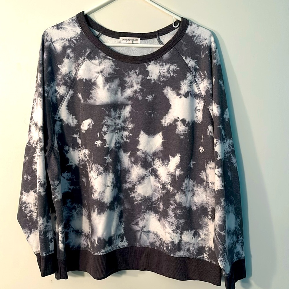 Gray and white tie-dyed pull over sweater